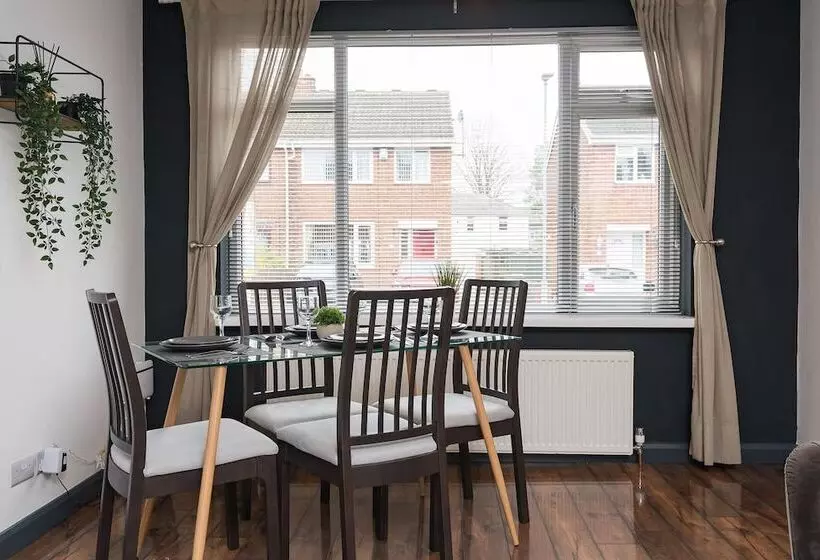 اقامتگاه Captivating Beverley 3 Bed House Private Parking