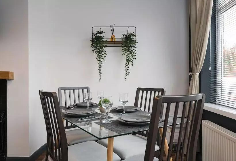 اقامتگاه Captivating Beverley 3 Bed House Private Parking