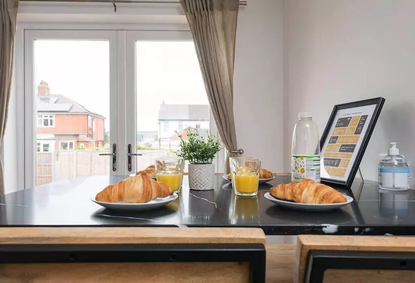 اقامتگاه Captivating Beverley 3 Bed House Private Parking