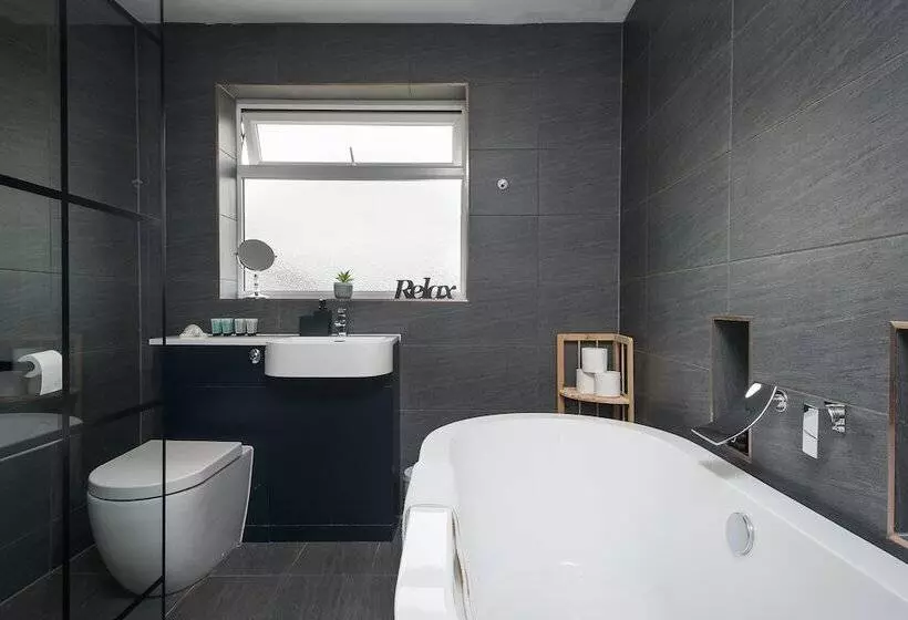 اقامتگاه Captivating Beverley 3 Bed House Private Parking
