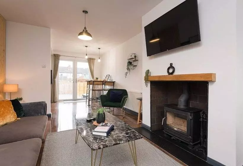 اقامتگاه Captivating Beverley 3 Bed House Private Parking