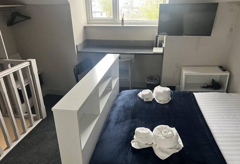 إقامة Sleeps Up To 8, A 4 Bed House All With En Suites