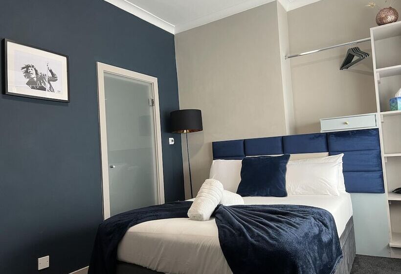 إقامة Sleeps Up To 8, A 4 Bed House All With En Suites