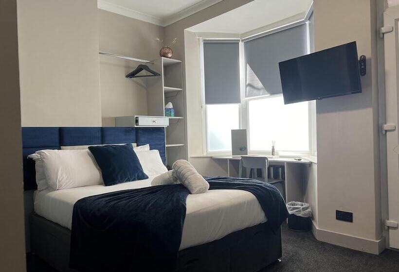 إقامة Sleeps Up To 8, A 4 Bed House All With En Suites