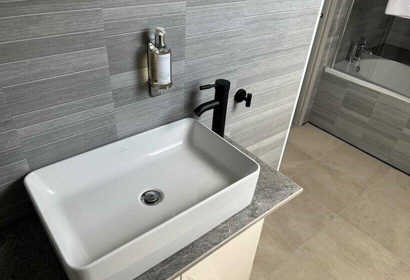 إقامة Sleeps Up To 8, A 4 Bed House All With En Suites