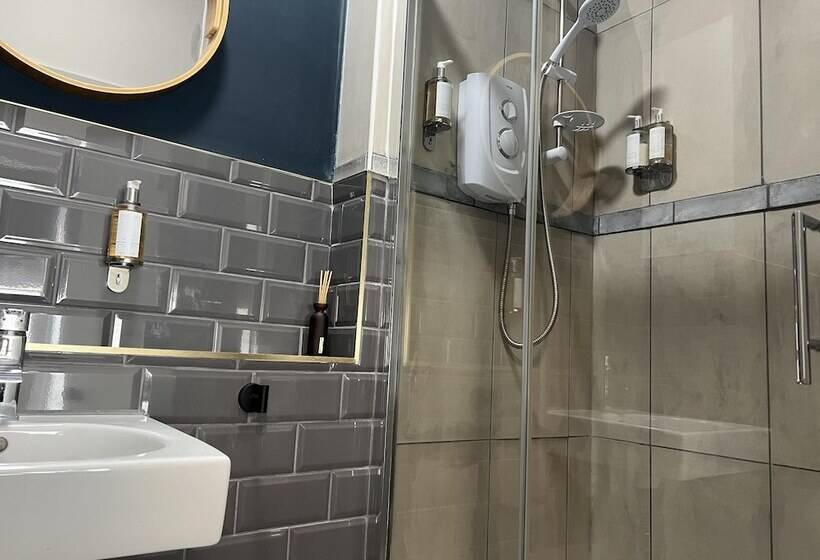 إقامة Sleeps Up To 8, A 4 Bed House All With En Suites