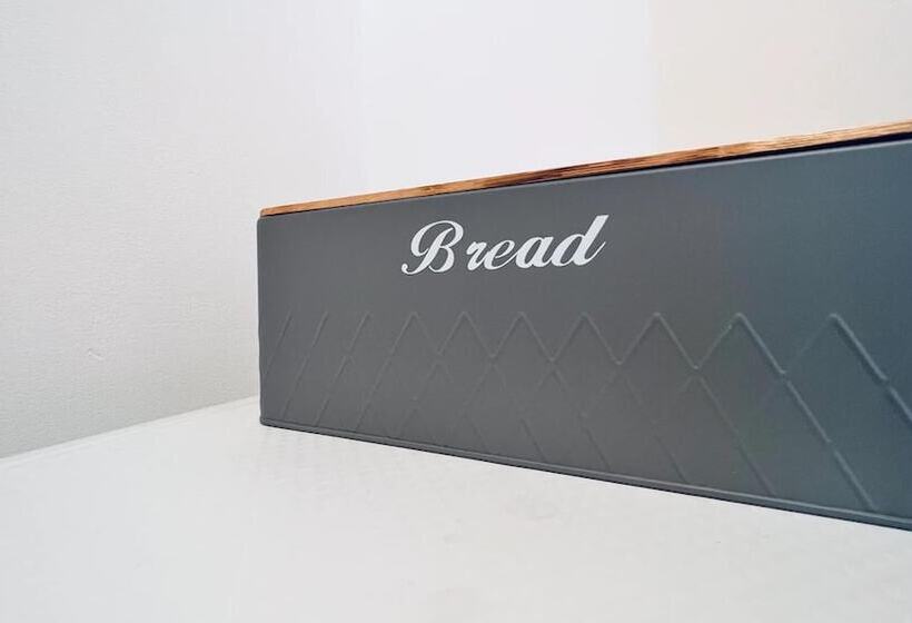 اقامتگاه Stylish Townhouse With Free Parking In Liverpool