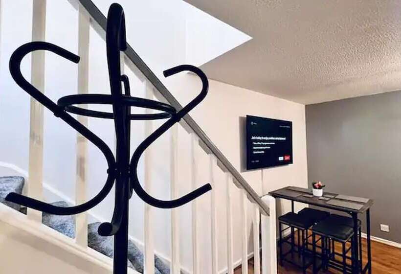 اقامتگاه Stylish Townhouse With Free Parking In Liverpool