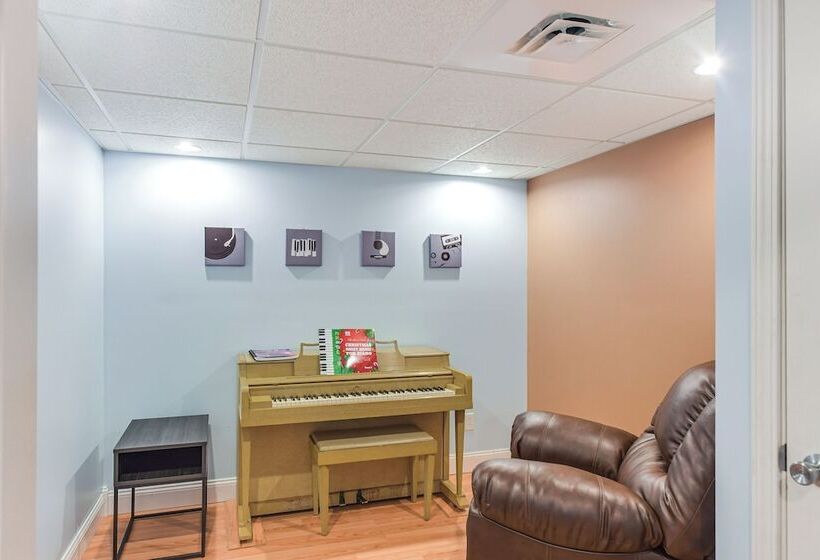 Rock Island Home W/ Private Yard & Fire Pit Table!