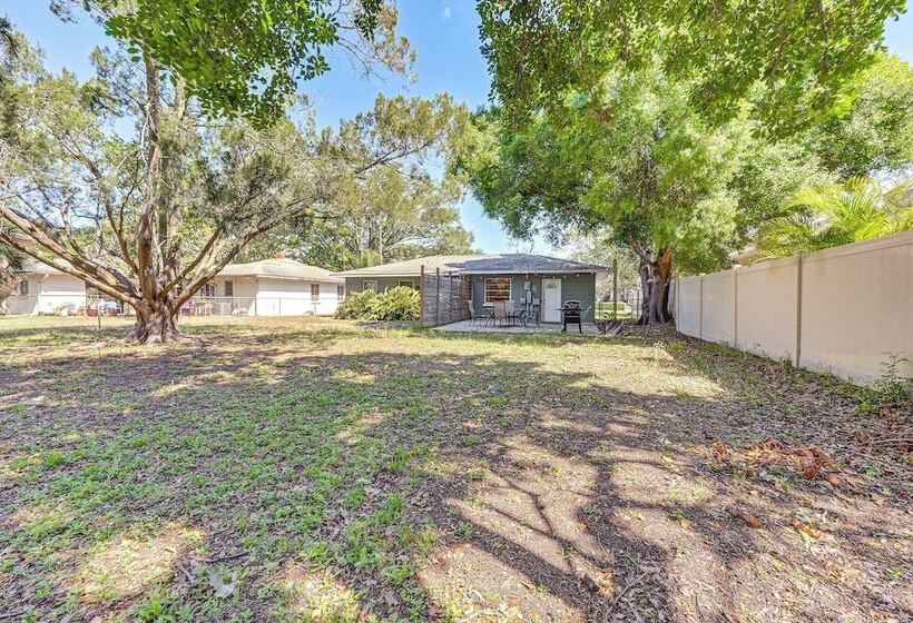 Sarasota Home W/ Patio & Gas Grill: 2 Mi To Beach!
