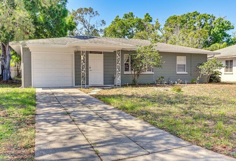 Sarasota Home W/ Patio & Gas Grill: 2 Mi To Beach!