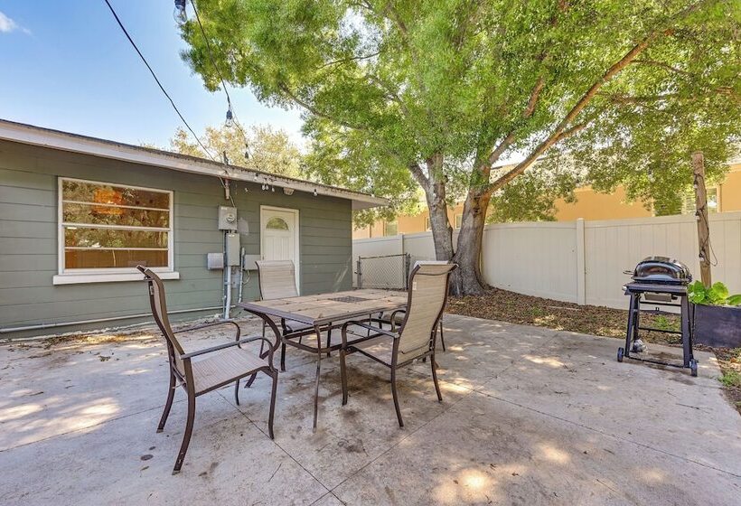 Sarasota Home W/ Patio & Gas Grill: 2 Mi To Beach!