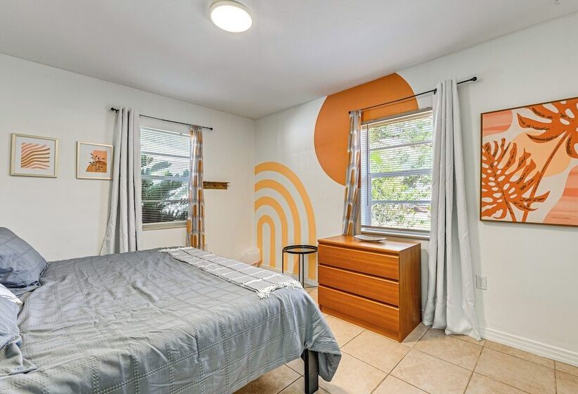 Sarasota Home W/ Patio & Gas Grill: 2 Mi To Beach!