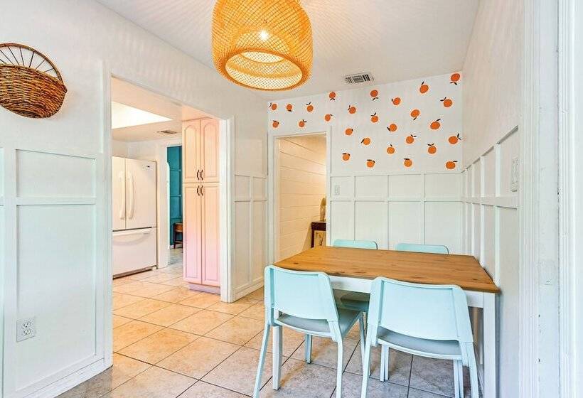 Sarasota Home W/ Patio & Gas Grill: 2 Mi To Beach!