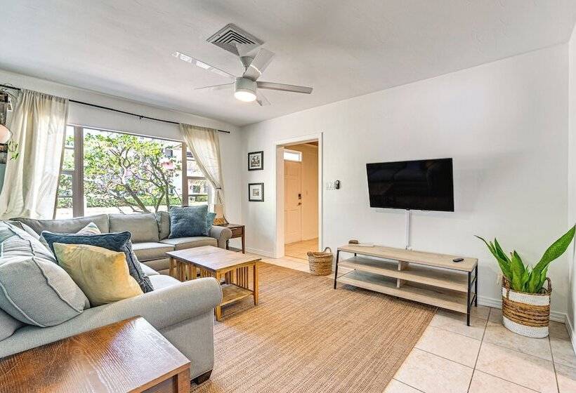 Sarasota Home W/ Patio & Gas Grill: 2 Mi To Beach!