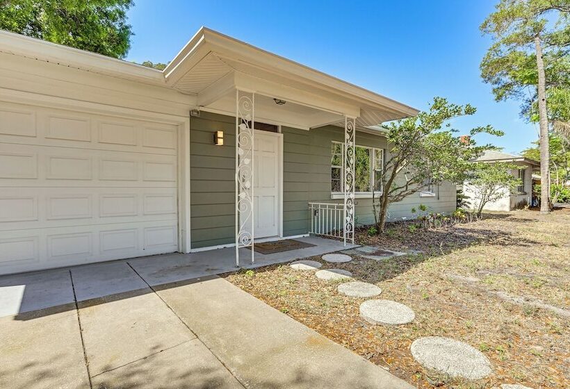 Sarasota Home W/ Patio & Gas Grill: 2 Mi To Beach!