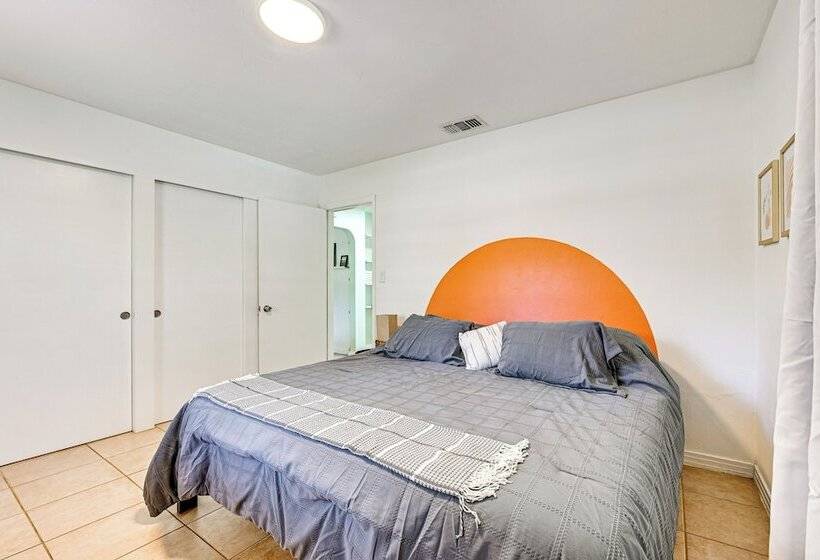 Sarasota Home W/ Patio & Gas Grill: 2 Mi To Beach!