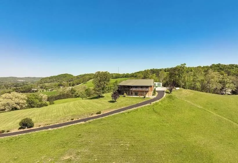 Panoramic Mtn Views: Spacious Tennessee Home!