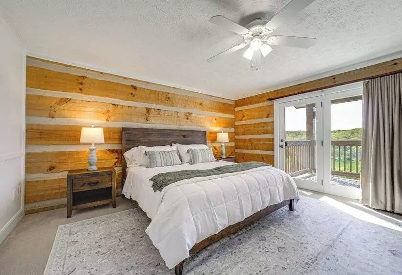 Panoramic Mtn Views: Spacious Tennessee Home!