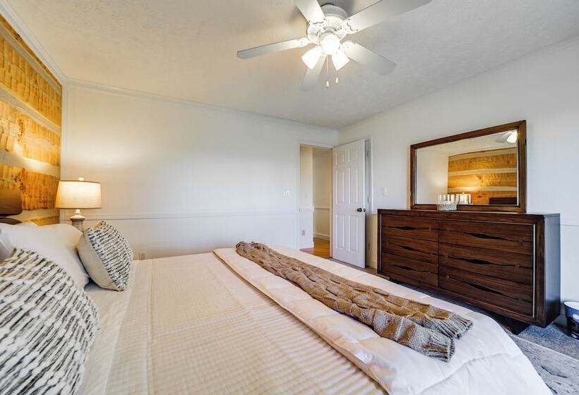 Panoramic Mtn Views: Spacious Tennessee Home!