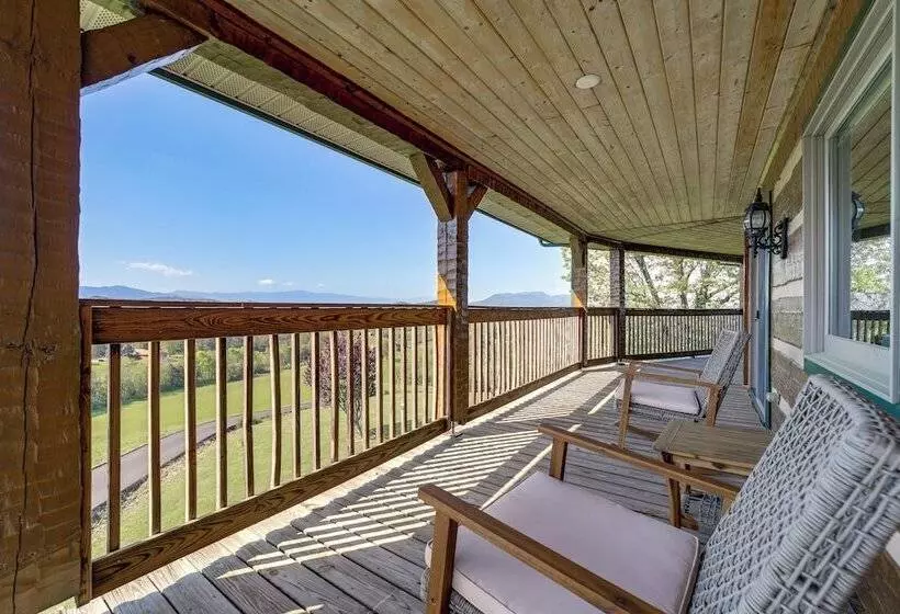 Panoramic Mtn Views: Spacious Tennessee Home!