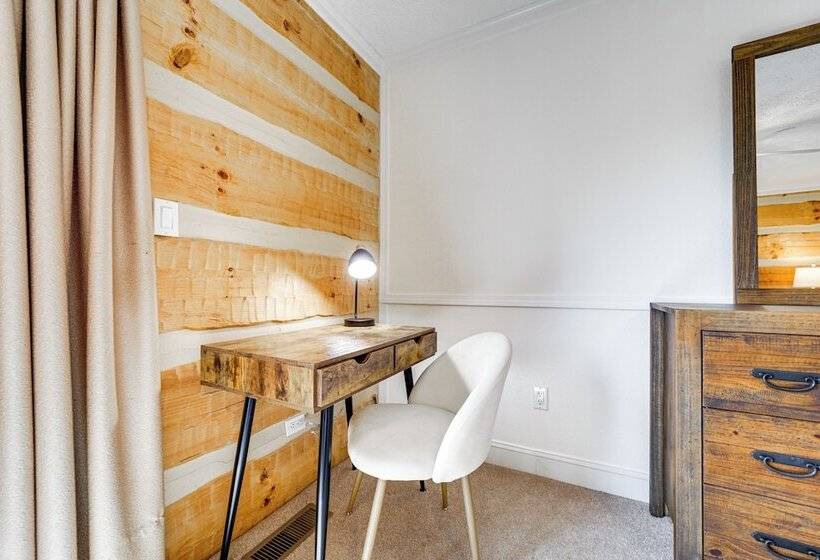 Panoramic Mtn Views: Spacious Tennessee Home!