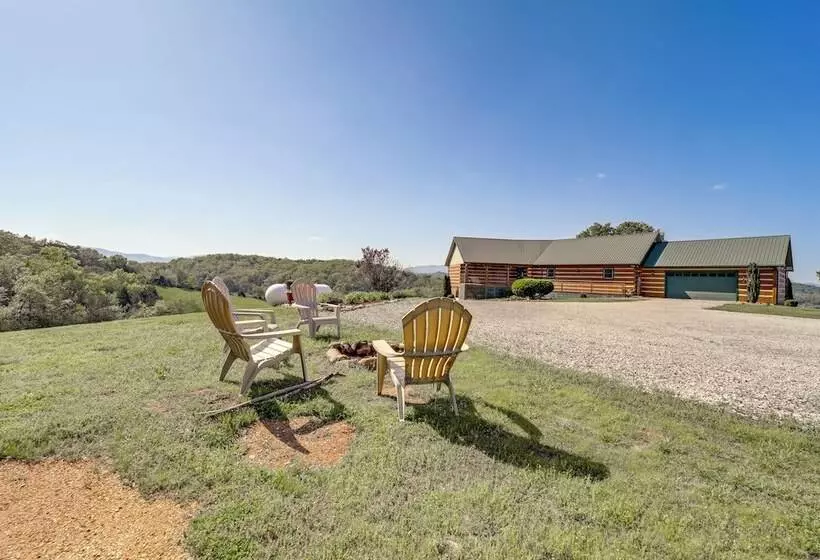 Panoramic Mtn Views: Spacious Tennessee Home!