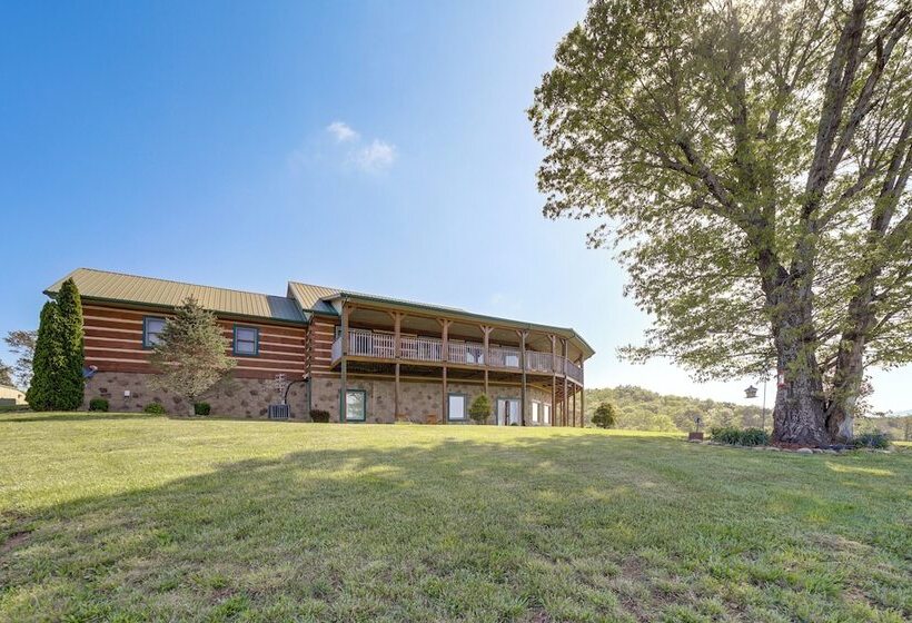 Panoramic Mtn Views: Spacious Tennessee Home!