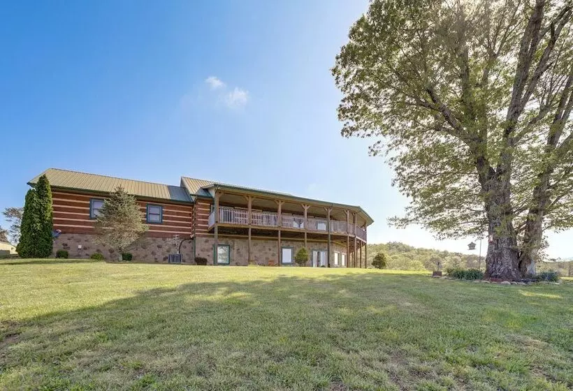 Panoramic Mtn Views: Spacious Tennessee Home!