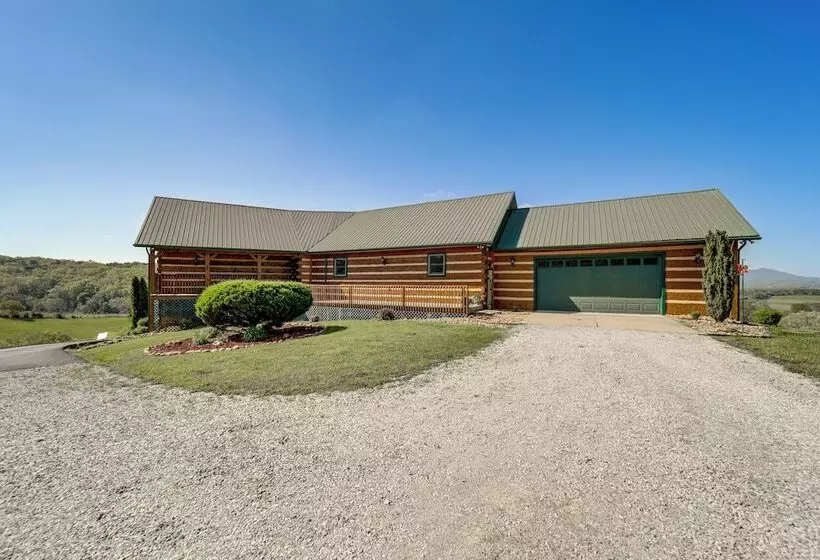 Panoramic Mtn Views: Spacious Tennessee Home!