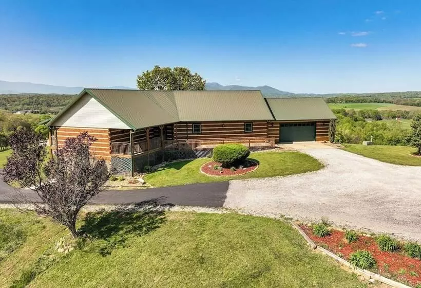 Panoramic Mtn Views: Spacious Tennessee Home!