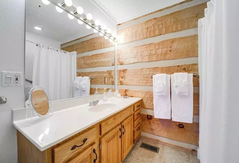 Panoramic Mtn Views: Spacious Tennessee Home!