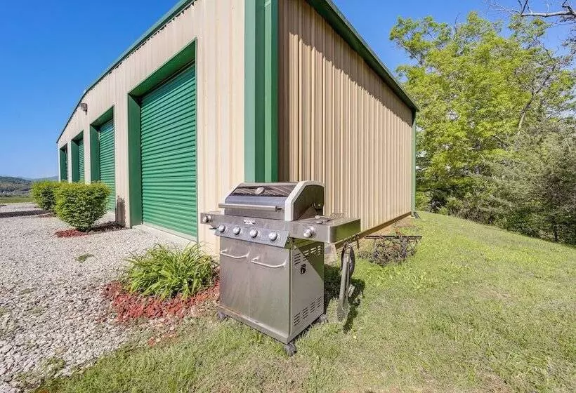 Panoramic Mtn Views: Spacious Tennessee Home!