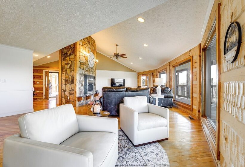 Panoramic Mtn Views: Spacious Tennessee Home!