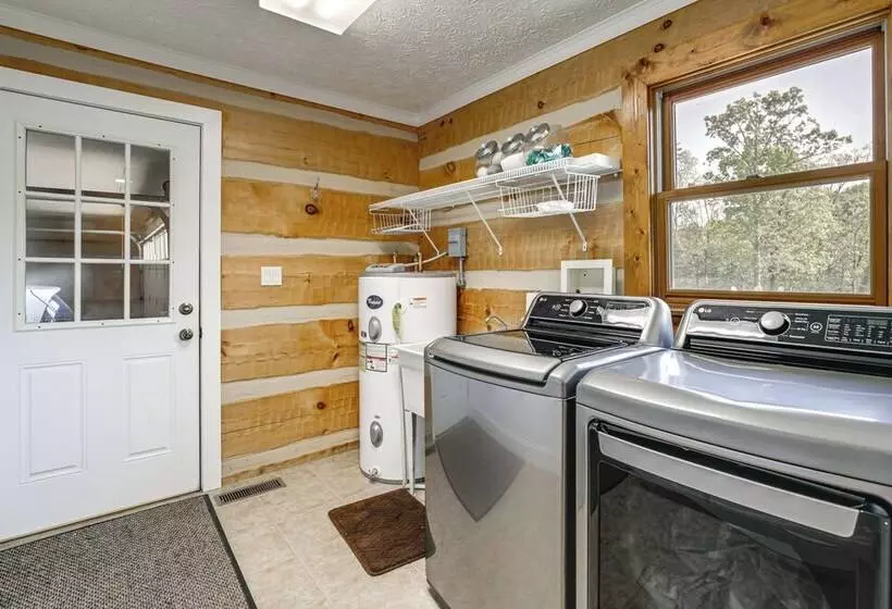 Panoramic Mtn Views: Spacious Tennessee Home!