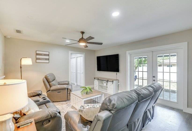 Tampa Home W/ Covered Patio: 8 Mi To Downtown!