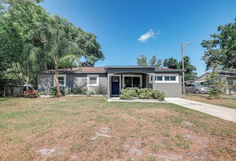 Tampa Home W/ Covered Patio: 8 Mi To Downtown!