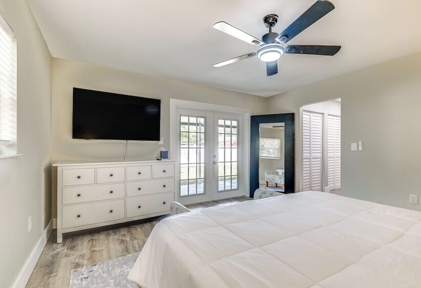 Tampa Home W/ Covered Patio: 8 Mi To Downtown!