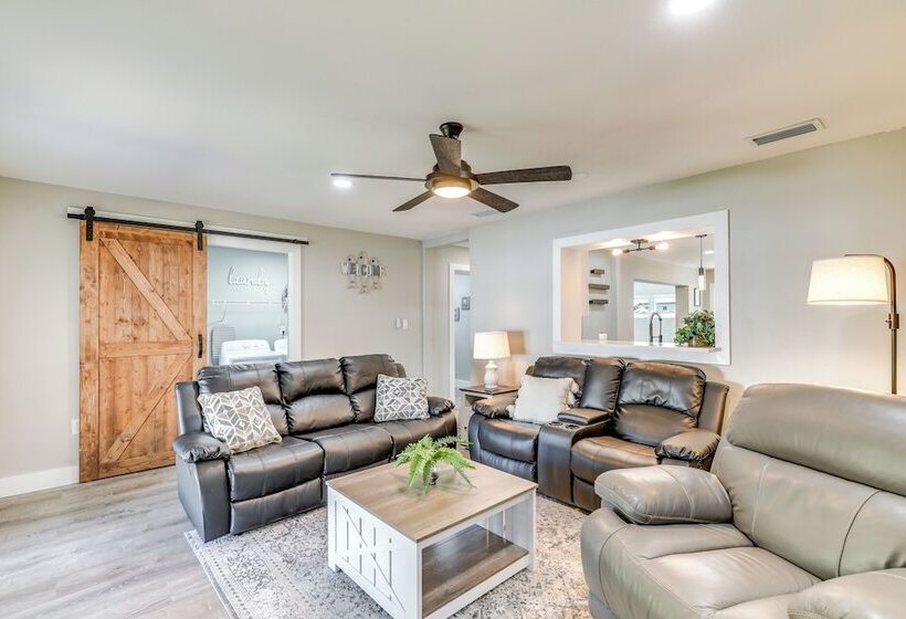 Tampa Home W/ Covered Patio: 8 Mi To Downtown!