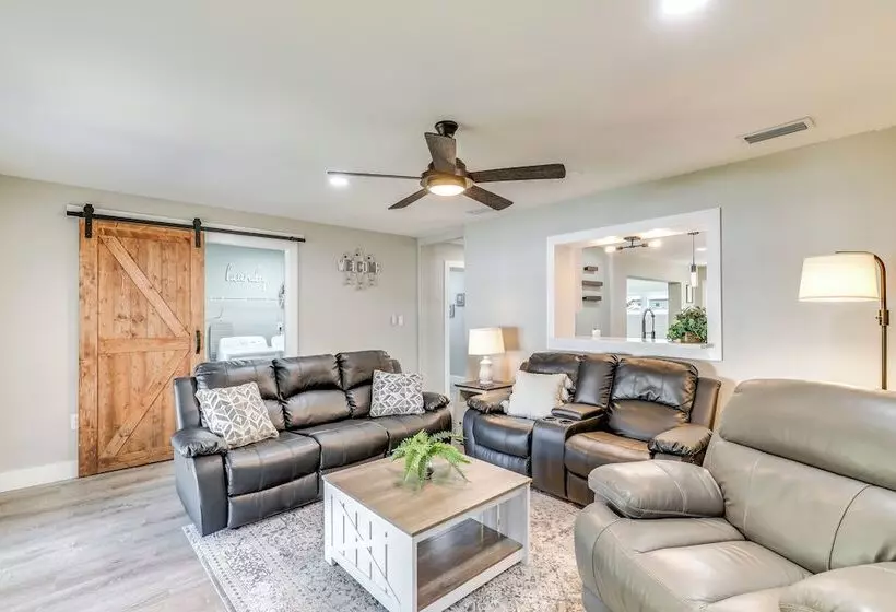 Tampa Home W/ Covered Patio: 8 Mi To Downtown!