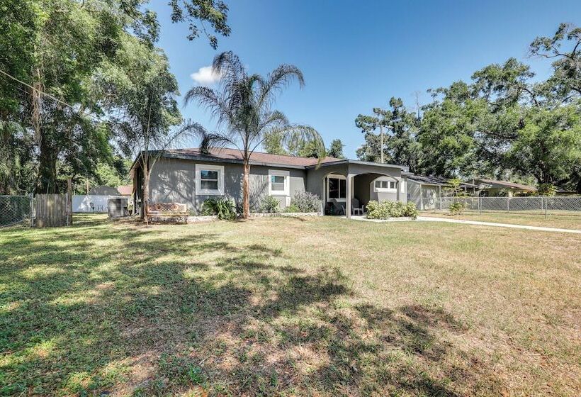 Tampa Home W/ Covered Patio: 8 Mi To Downtown!