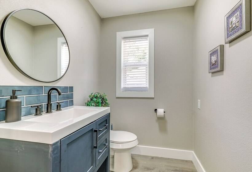 Tampa Home W/ Covered Patio: 8 Mi To Downtown!