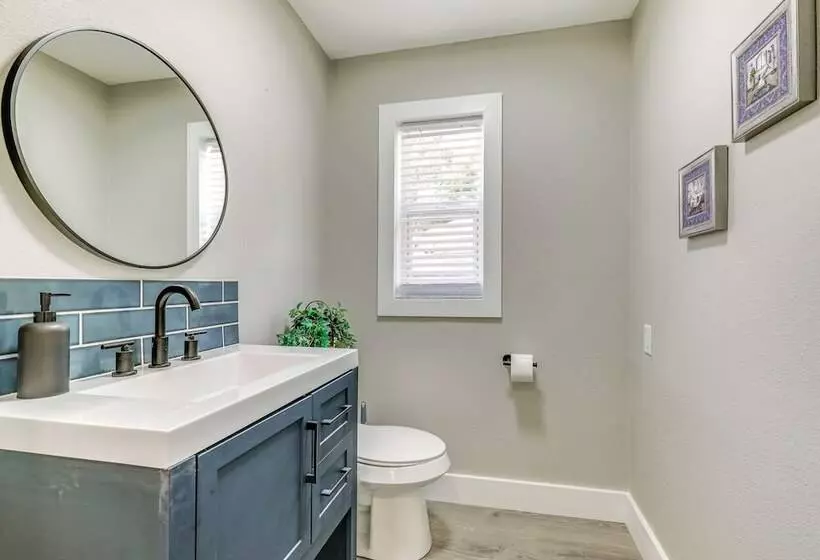 Tampa Home W/ Covered Patio: 8 Mi To Downtown!