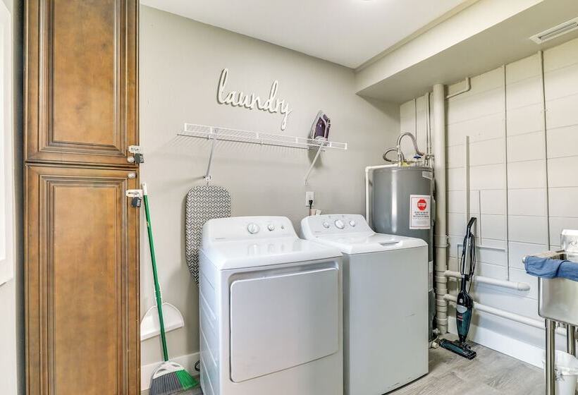 Tampa Home W/ Covered Patio: 8 Mi To Downtown!