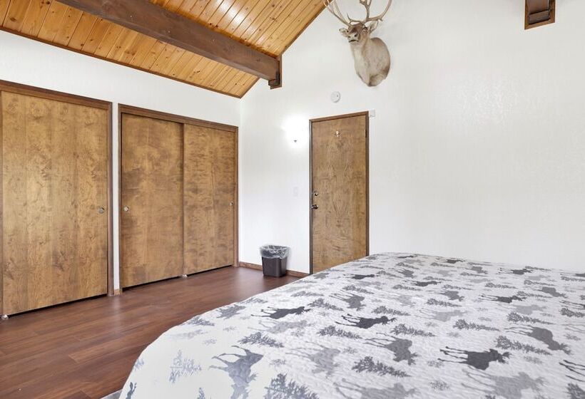 The Moose Tree House #2381