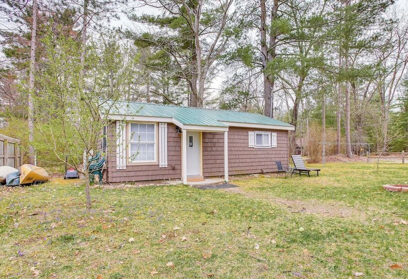 Updated Wellston Cabin, Walk To Lake Beach + Dock!