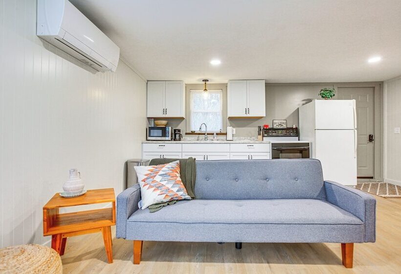 Updated Wellston Cabin, Walk To Lake Beach + Dock!