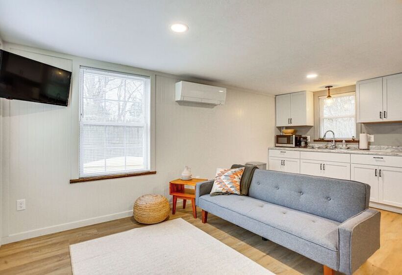 Updated Wellston Cabin, Walk To Lake Beach + Dock!