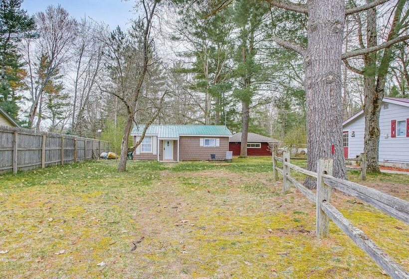 Updated Wellston Cabin, Walk To Lake Beach + Dock!