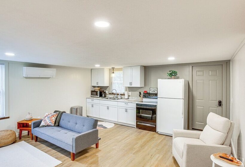 Updated Wellston Cabin, Walk To Lake Beach + Dock!